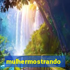 mulhermostrandoopeito